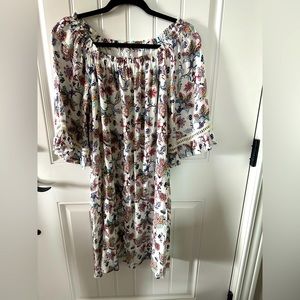 Naïf paisley floral dress lace on sleeves, size M. Can be worn off the shoulder.